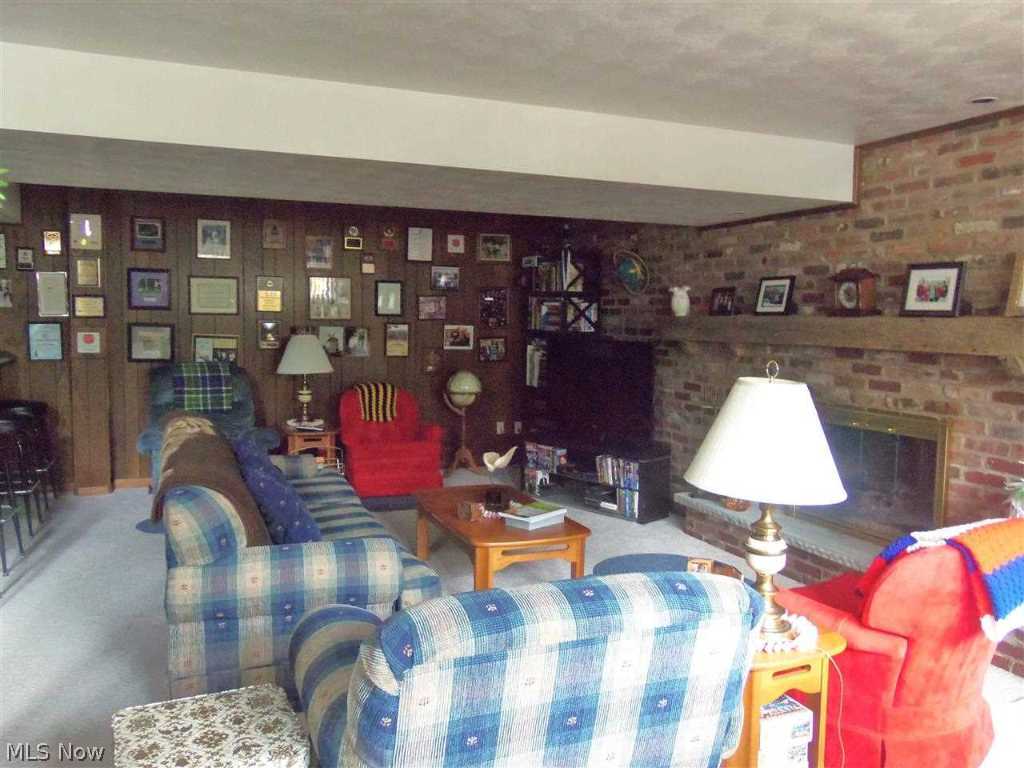 COUNTRY CLUB ESTATES - Residential