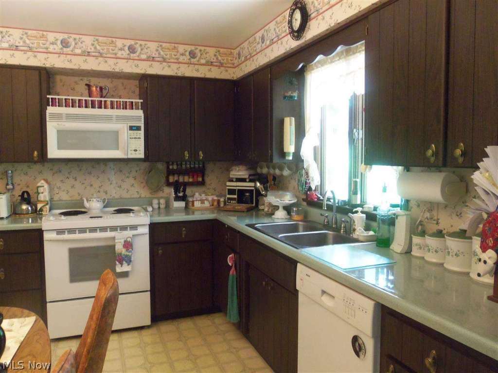 COUNTRY CLUB ESTATES - Residential