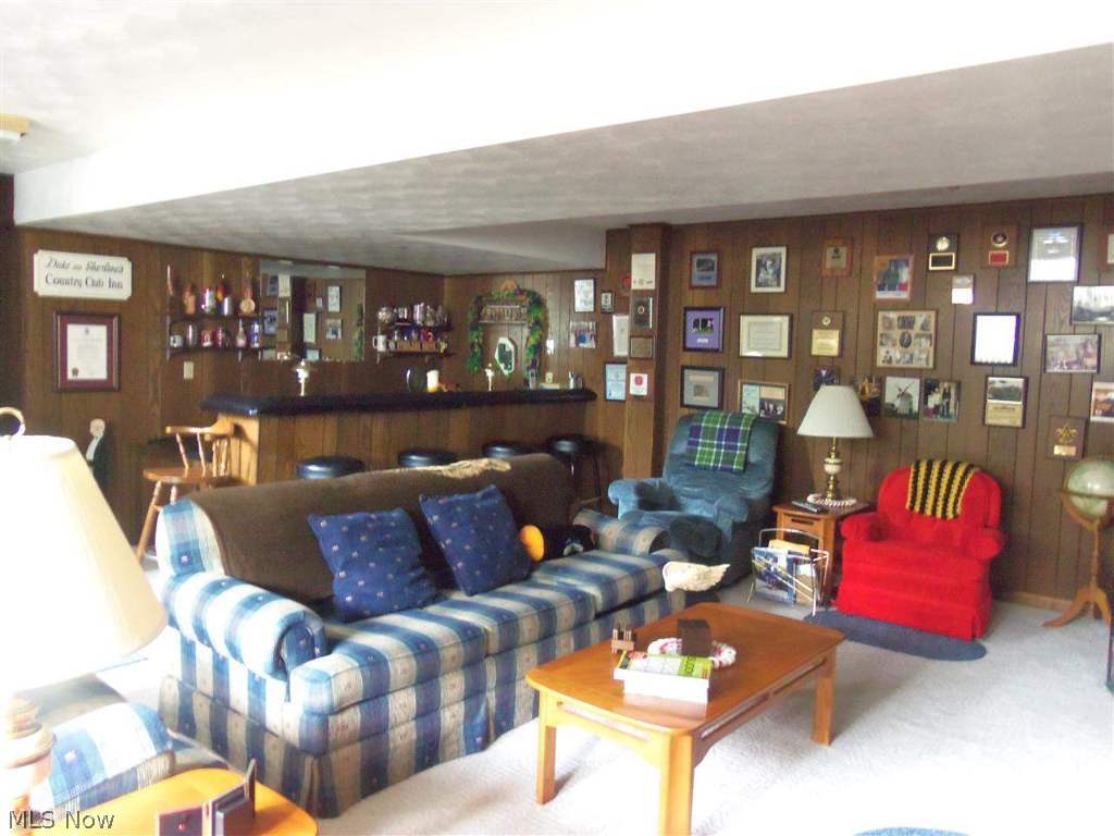 COUNTRY CLUB ESTATES - Residential