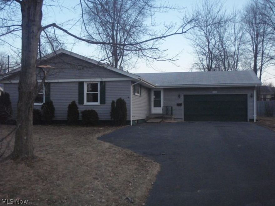 Amazing 3 BR Ranch with Full Partially Finished Basement in Austintown Schools Located in Gorgeous Neighborhood. Some Updates, Needs Very Little Work and Would Make the Perfect 1st Time Home or Possible Empty Nester Move Down. This is a Fannie Mae Homepath Property.