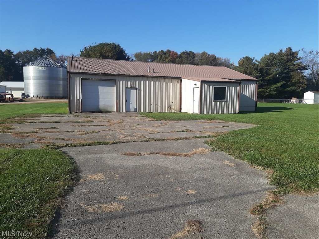 2400 sq ft ready for your needs with office space and bath room