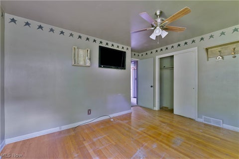 Tiny photo for 5349 Middletown Road E, New Middletown, OH 44442 (MLS # 5240797)