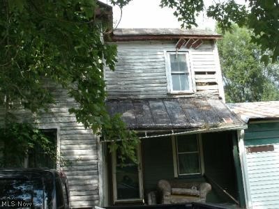 3 bed, 1 bath home located in Salem, OH. The home is in need of updates and repairs before move in ready. This would make a great purchase for a handyman / investor.