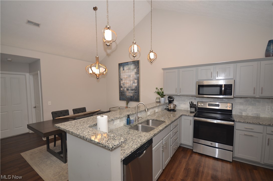 Crossings/Golden Pond Condo Bl - Residential