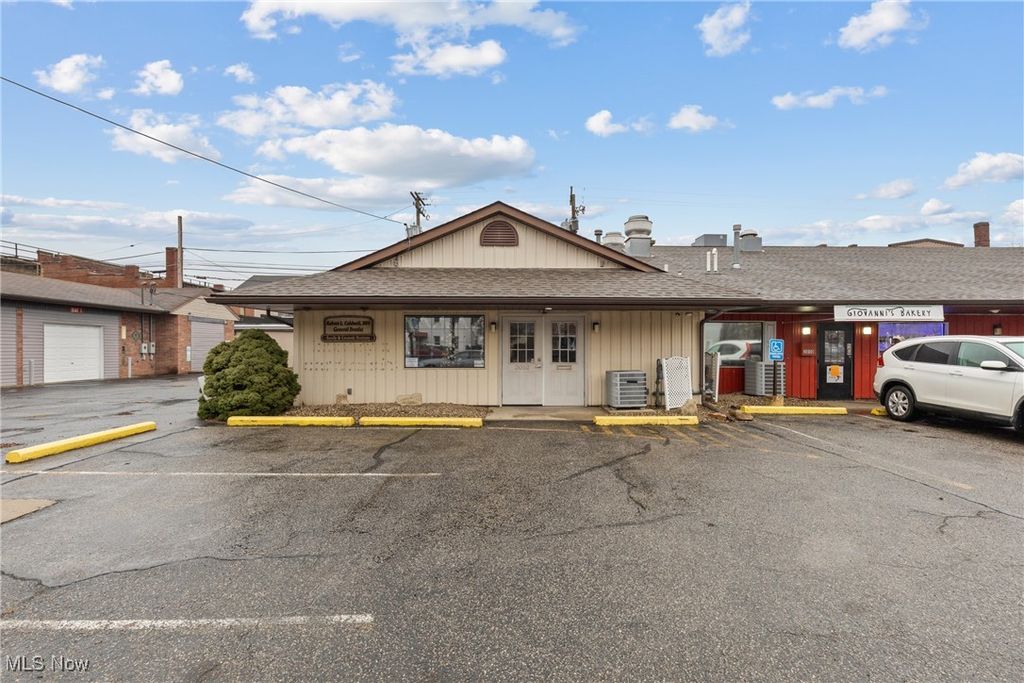 Photo of 3052 Belmont Street, Bellaire, OH 43906 (MLS # 5178121)