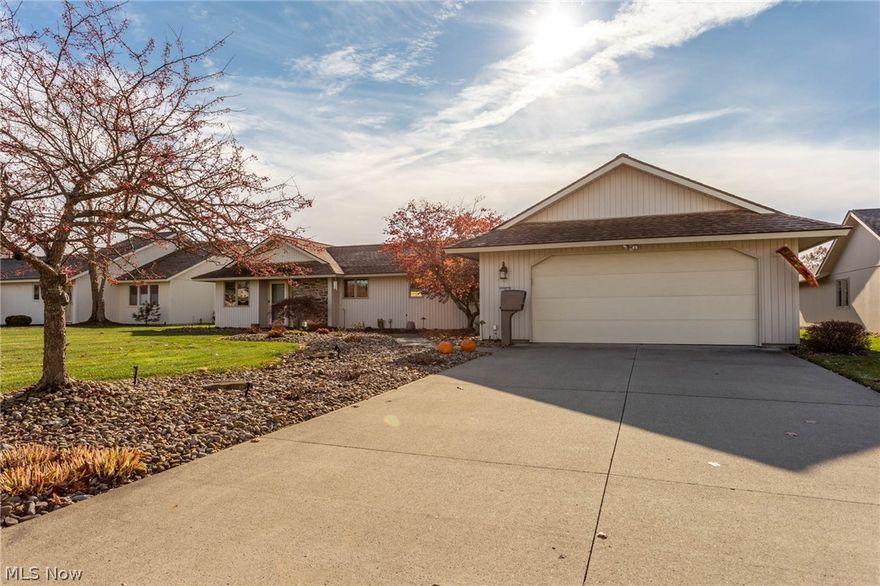 Great home in Ridgefield Estates! Move right into this large open floor plan featuring 3 bedrooms, 3 baths and a library/study. The large great room with vaulted ceilings and fireplace features beautiful views to the custom landscaping that includes a cascading stone pond and sprinkler system all surrounded by landscaping lights in the front and back yards.  A large master suite with built-in desk and bookshelves, large walk-in closet and a newly updated bathroom. Plenty of built-in cabinets and storage throughout. All appliances & window treatments stay. You'll enjoy the great amenities here that include an olympic sized swimming pool, children's pool, clubhouse with ongoing activities and fitness center.  

Don't miss out. This home is priced to sell fast!  Call for your private showing today.