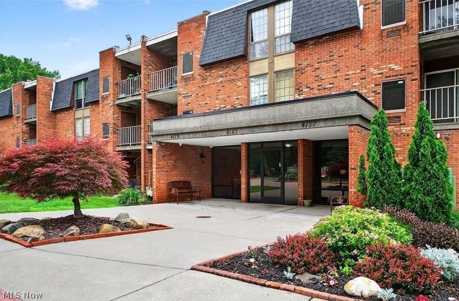 Photo 1 of 33 — 4187 Columbia Road 334, North Olmsted, OH 44070