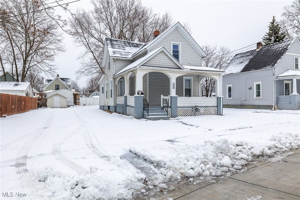 Photo of 2349 Kelly Place, Lorain, OH 44052 (MLS # 5175638)