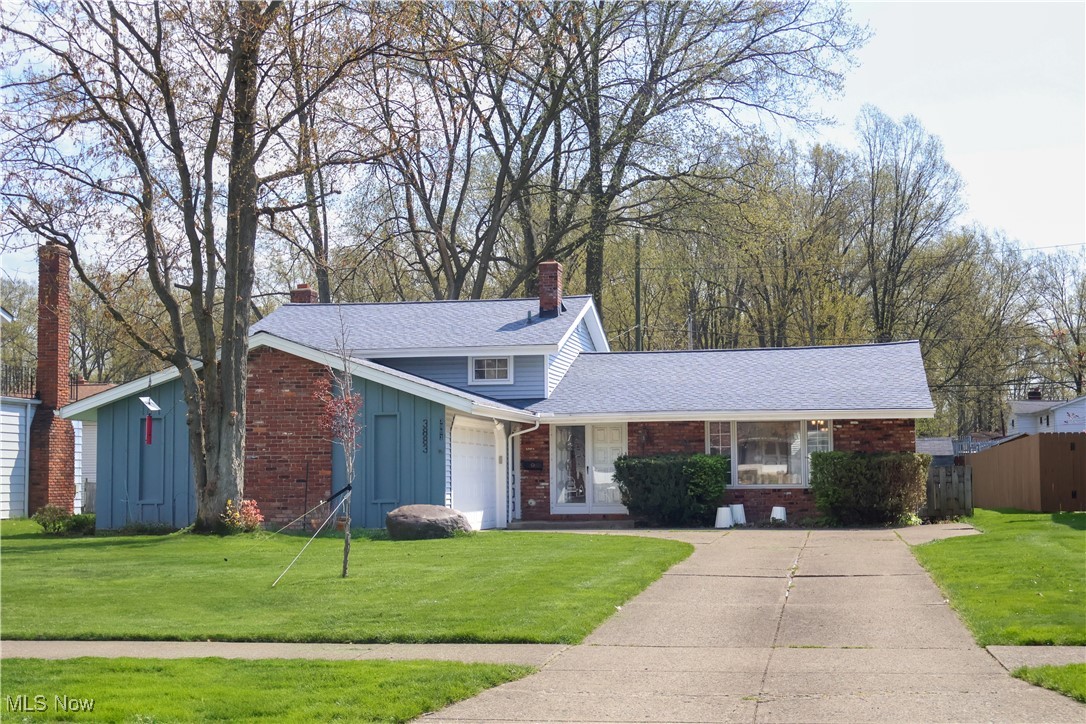 3883 Woodpark Lane, North Olmsted, Ohio image 2