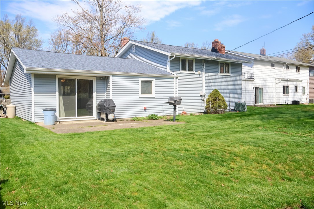 3883 Woodpark Lane, North Olmsted, Ohio image 20