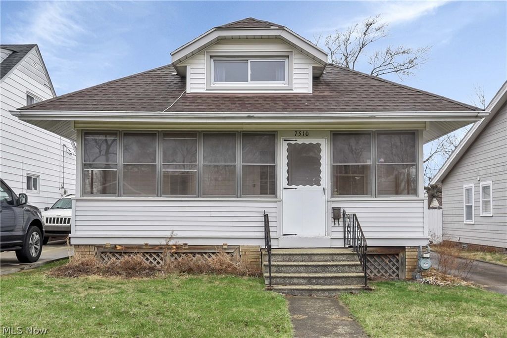 Photo of 7510 Manhattan Avenue, Parma, OH 44129 (MLS # 5192175)