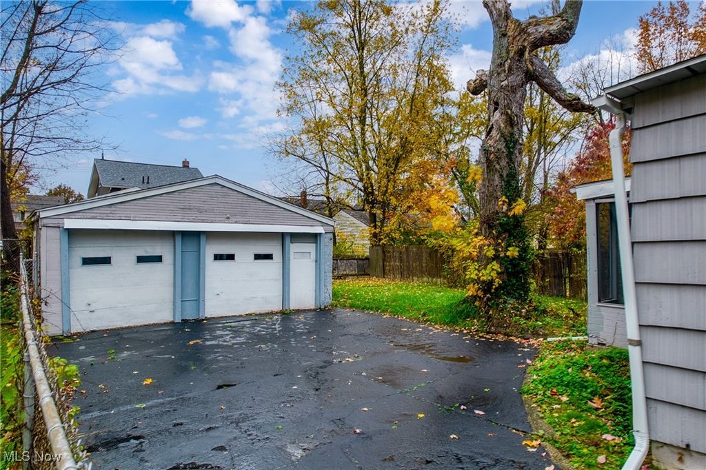 Photo of 1053 Mount Vernon Avenue, Akron, OH 44310 (MLS # 5175976)