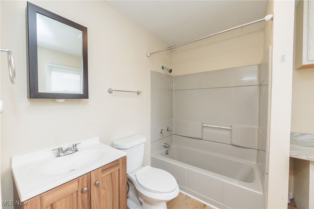 Photo of 2440 E 32nd Street, Lorain, OH 44055 (MLS # 5180582)