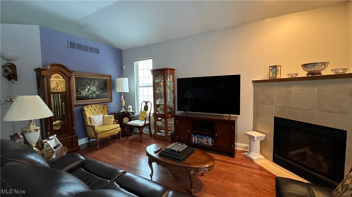 Chateaux/Emery Woods - Residential