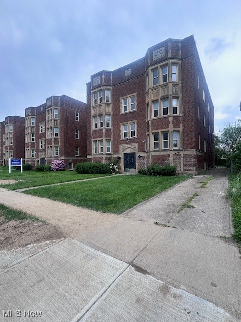 Newly renovated 1 bed 1 bath unit in excellent Shaker Square location. Shaker schools! Walk to the square and the Rapid. Off street parking. Updated kitchen featuring granite countertops. Beautiful hardwood floors throughout. Offstreet parking available.
Rent includes water, sewer, and heat.