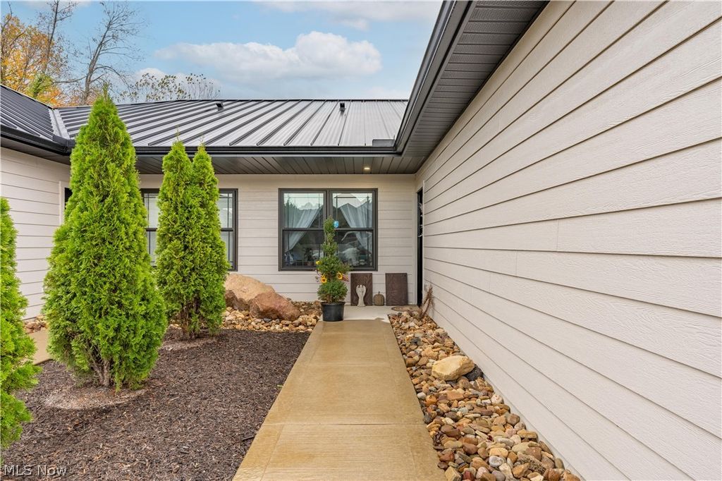 Photo of 1009 Sycamore Lane, Millersburg, OH 44654 (MLS # 5186347)