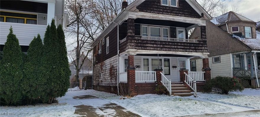 Unit 1 up leased. Lease expires 12/31/24. Rent $525.
Unit 2 down leased. Lease expires 7/14/25. Rent $565. Showings only after accepted offer.