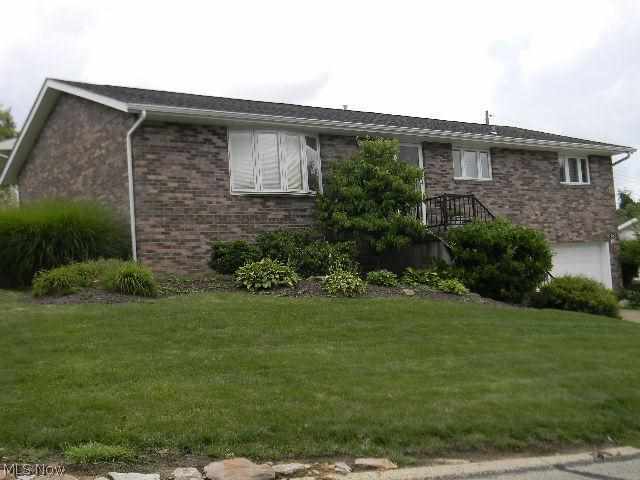 DEBRA MANOR - Residential