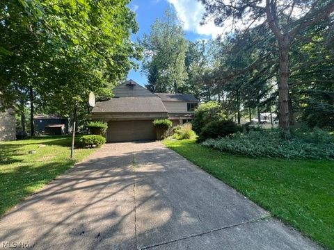 Homes For Sale - 32555 Schooner Court<br/> Avon Lake, OH 44012