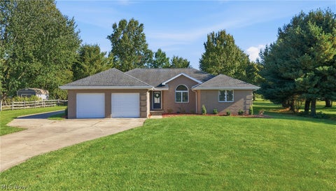 Homes For Sale - 1055 Colonial Drive<br/> Salem, OH 44460