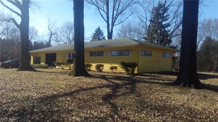 Summit County Probate Case #2018ES00036. REAL ESTATE AUCTION MAY 31 @ 5:30 PM. 3 Bedroom Ranch Home on 1.5 Acres.   Located Between Canal Fulton Ohio and Barberton Ohio Just West of The Portage Lakes and Minutes From State Route 21. From Canal Fulton Take State Route 21 North to Grill Road and East to Kungle Road Then South To Skyline Drive and Property. Watch for Auction Signs Posted. Home Consist of a 3 Bedroom Ranch Home on a Large Private 1.5 Acre Wooded Lot with Additional Garage on a Dead End Street. Also Selling Household & Contents.