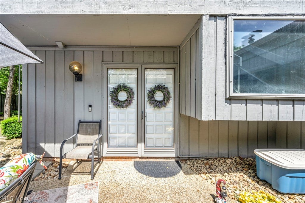 Photo of 410 Willow Circle, Aurora, OH 44202 (MLS # 5217505)
