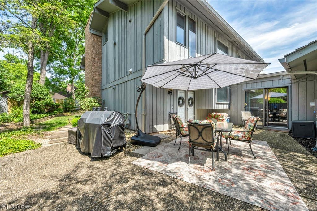 Photo of 410 Willow Circle, Aurora, OH 44202 (MLS # 5217505)