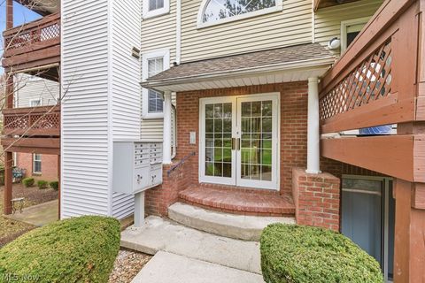 Condo For Sale - 688 Brick Mill Run #D1<br/> Westlake, OH 44145