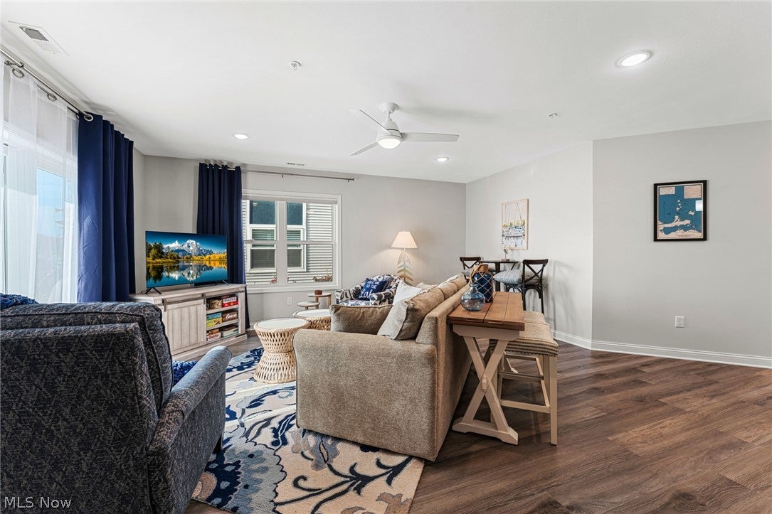 2656 S Waterside Court 911
