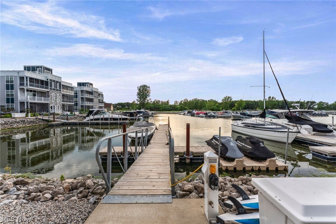 2656 S Waterside Court 911