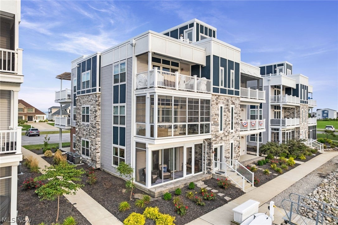 2656 S Waterside Court 911