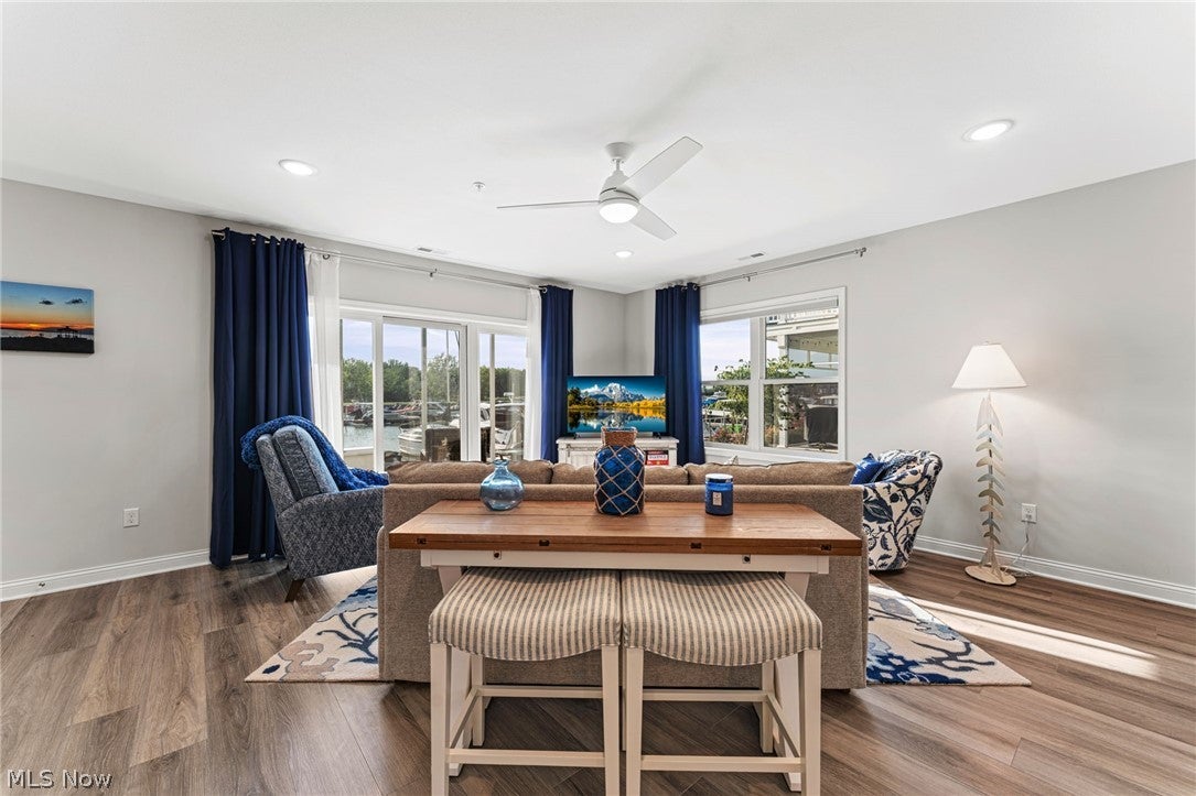 2656 S Waterside Court 911
