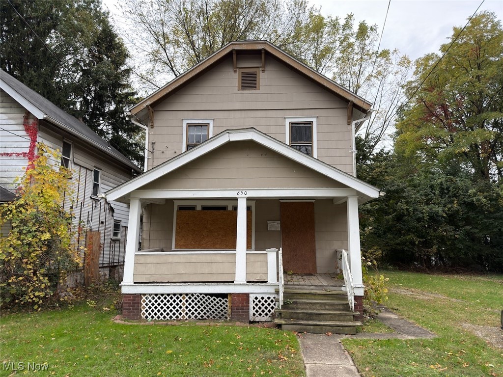 Bring your upgrades to this well built 3 bed 1 bath colonial. This is a great one to add to your investment portfolio once updated and turn into an income producing rental.