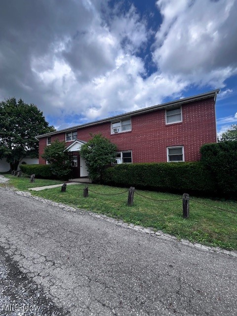 Located in Salem is this 2 Bed/1 Bath Second Floor Apartment. There is a stove and refrigerator in the apartment which the tenant is to maintain.
Monthly rent is $725.00 plus tenant pays all utilities. Trash and landscaping are included with the monthly rent. Full security deposit of $725.00 and first month rent is due before an approved tenant can move in. No smoking, no pets and no Section 8.