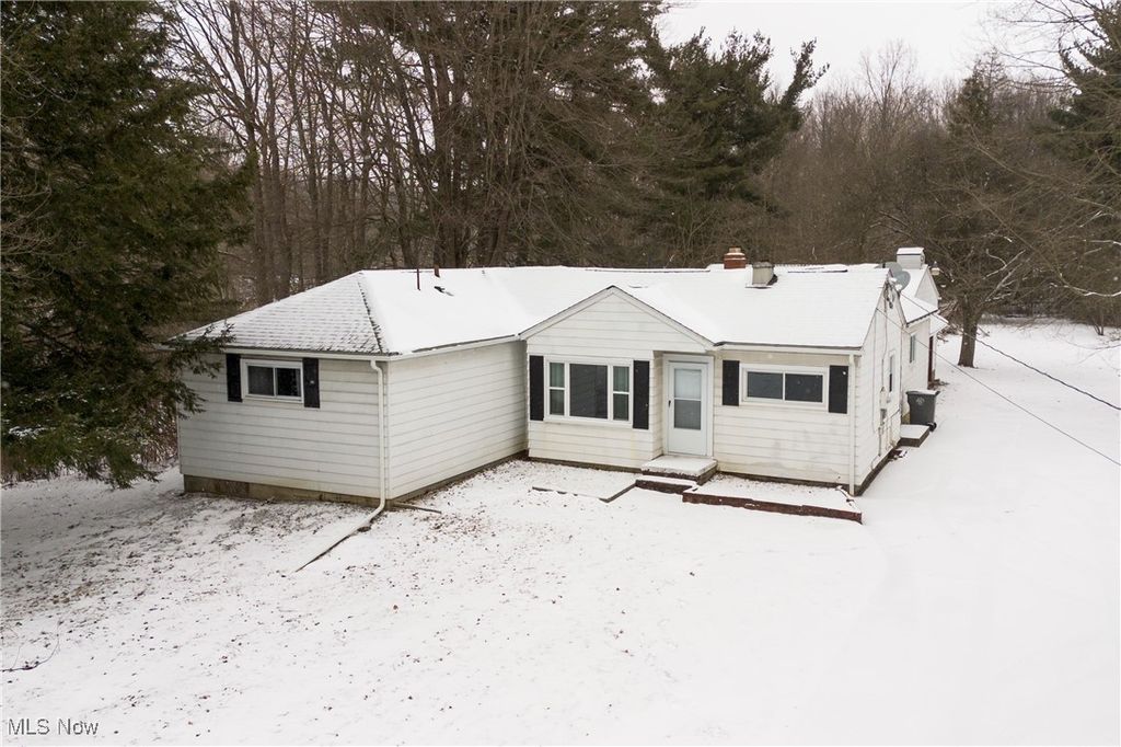 Photo of 3240 Oak Street Extension, Youngstown, OH 44505 (MLS # 5182525)