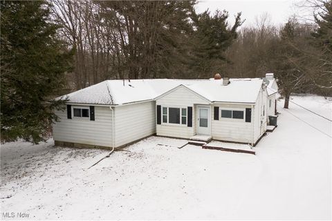 Homes For Sale - 3240 Oak Street Extension<br/> Youngstown, OH 44505