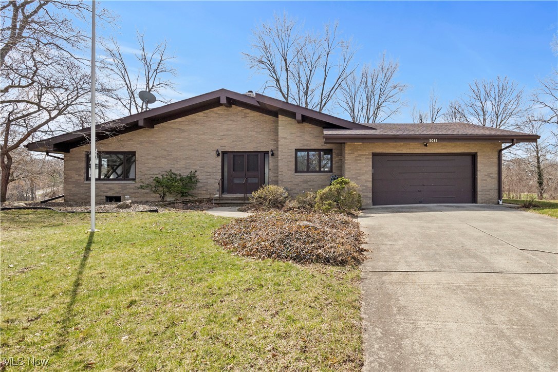 5085 Spalding Court, Lorain, Ohio image 2