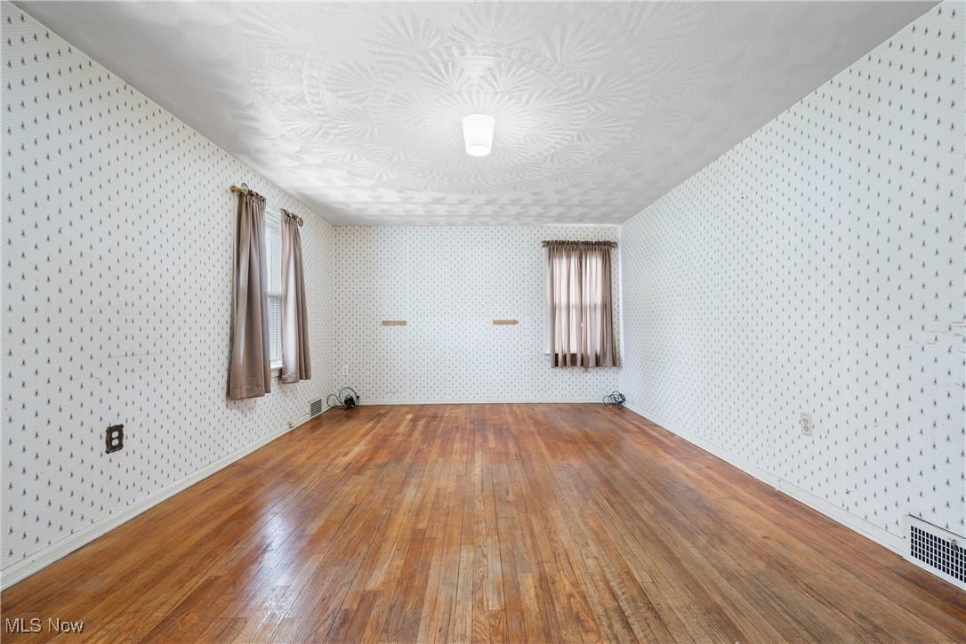 948 Roslyn Avenue, Akron, Ohio image 17
