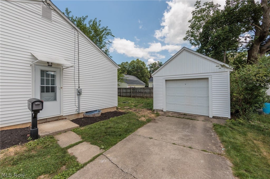 Photo of 173 Wichita Place, Akron, OH 44313 (MLS # 5226037)