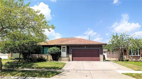 Homes For Sale - 4770 Elizabeth Lane<br/> Brooklyn, OH 44144