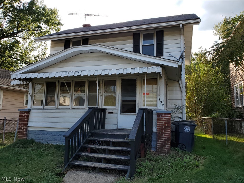 This two-bedroom has a cozy feeling to it! The kitchen, dining room, and living room connect in an open layout, with the built-in shelves and nice woodwork in the kitchen. Section 8 OK. All applicants must apply at https://goo.gl/3U5TsU. Application fee of $37.50 per adult applies.