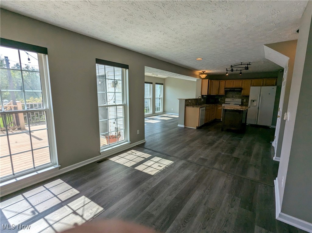 Twinsburg, Ohio 44087, United States, 4 Bedrooms Bedrooms, ,4 BathroomsBathrooms,Residential,Active,239147