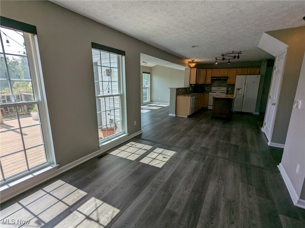 Twinsburg, Ohio 44087, United States, 4 Bedrooms Bedrooms, ,4 BathroomsBathrooms,Residential,Active,239147