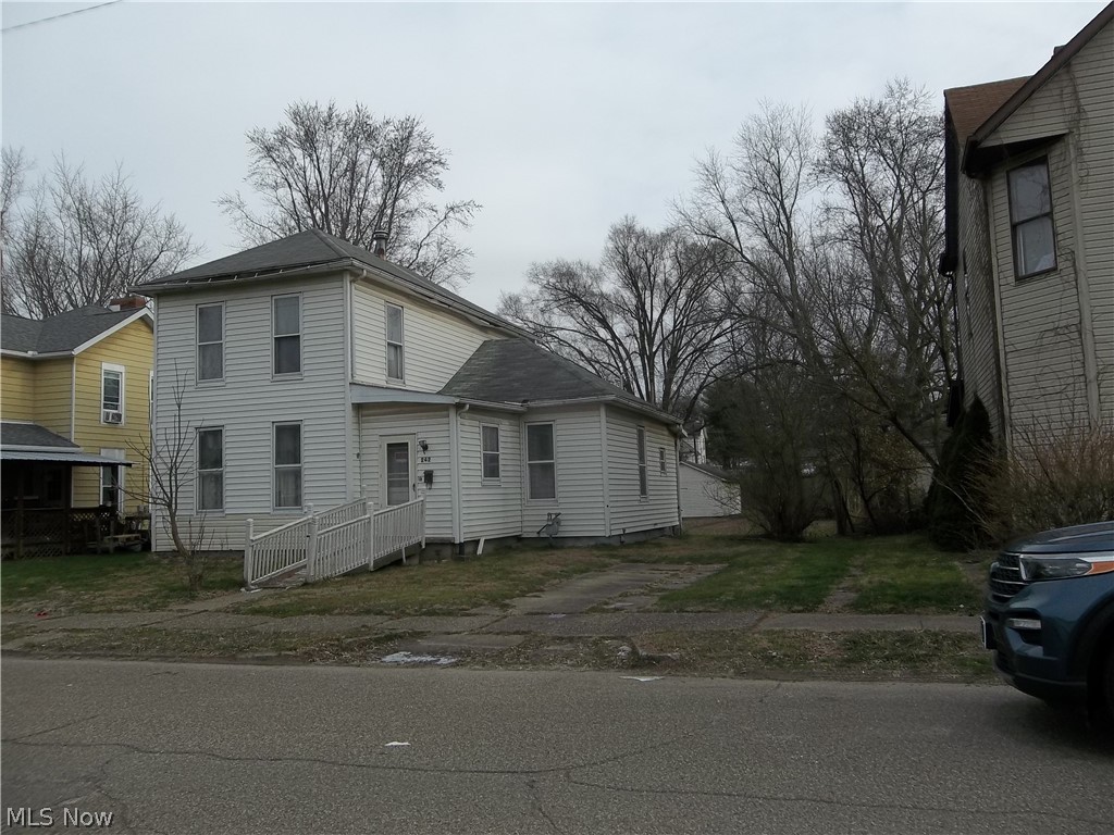 Main image without alt text