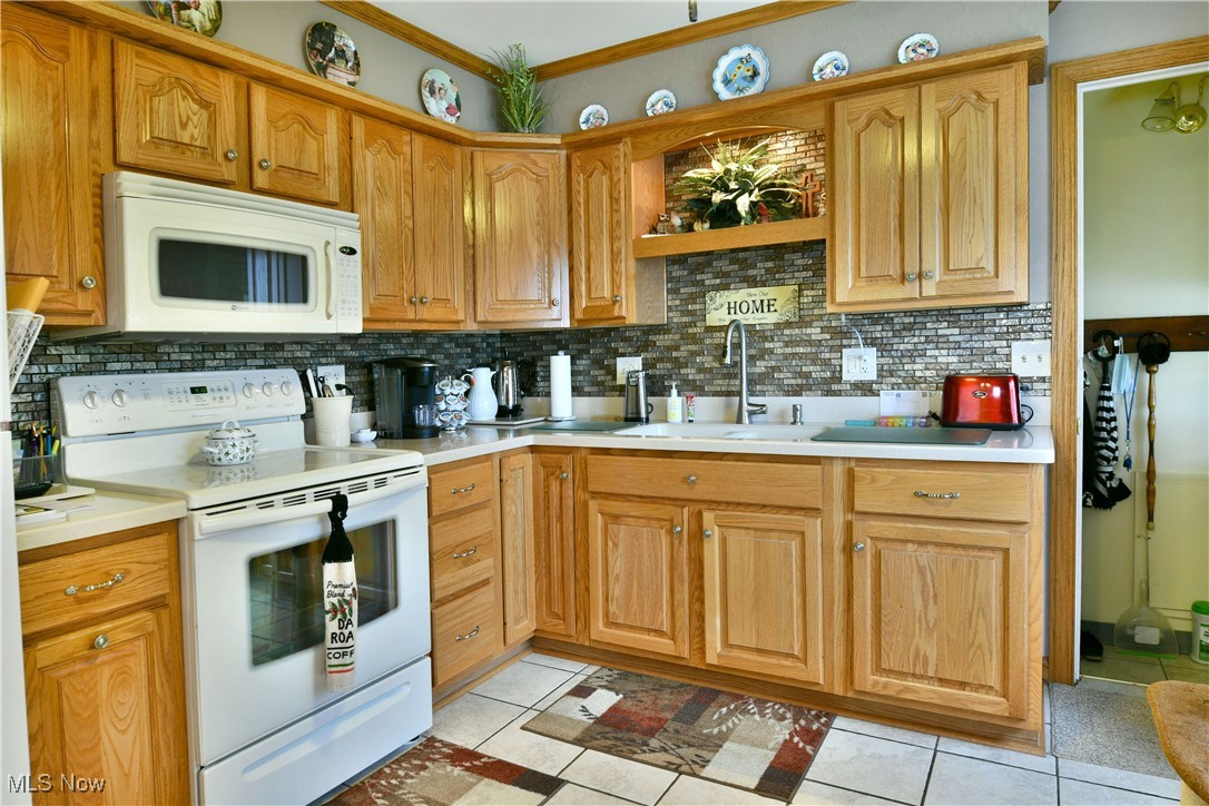 8293 Englewood Street, Warren, Ohio image 35