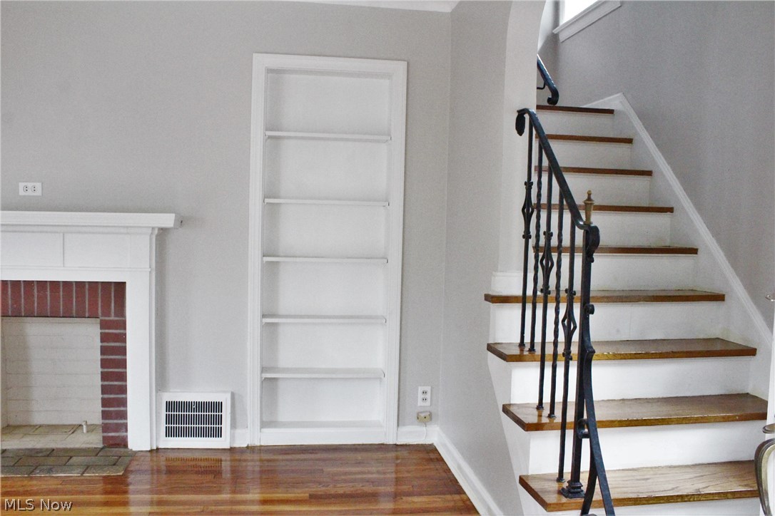 Crestmore Realty Cos Resub - Residential Lease