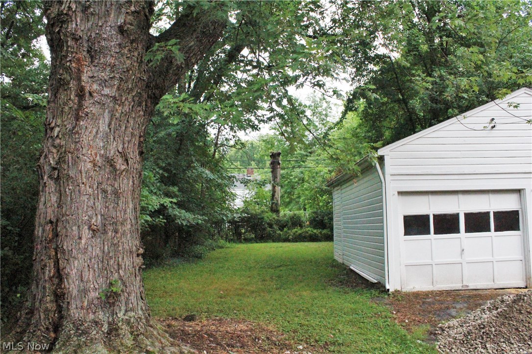 Crestmore Realty Cos Resub - Residential Lease