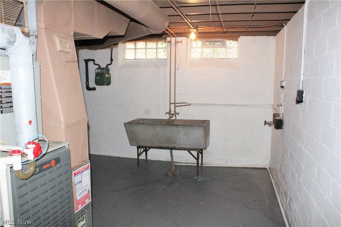 Crestmore Realty Cos Resub - Residential Lease