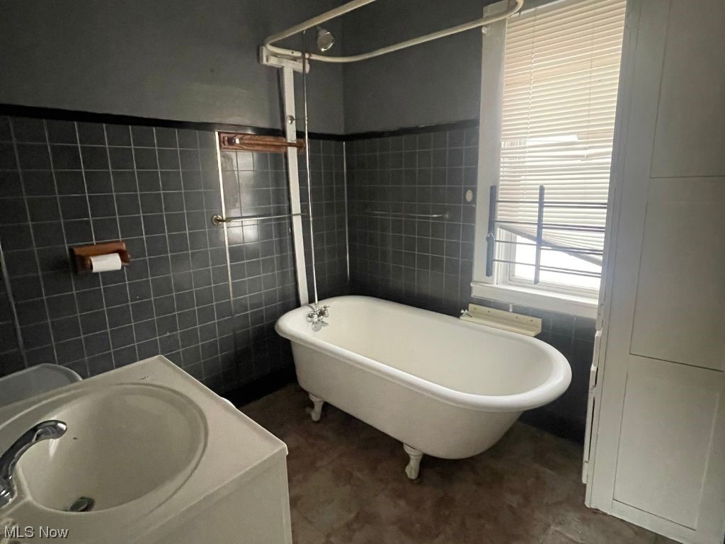 James M Hoyts - Residential