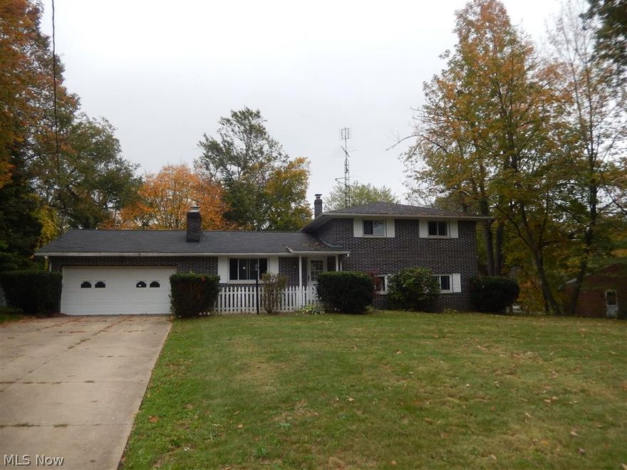 Large split level home with possible 5 bedrooms. This home has two full baths and large eat in kitchen. There is a large deck off the back of the house and a fenced in backyard.
This is a Fannie Mae HomePath property. Addendums can be printed from the MLS. “First Time Buyers, complete the HomePath Ready Buyer homeownership course on Homepath. Attach certificate to offer and request up to 3% closing cost assistance. Check HomePath Site for more details or ask me. Restrictions apply.”